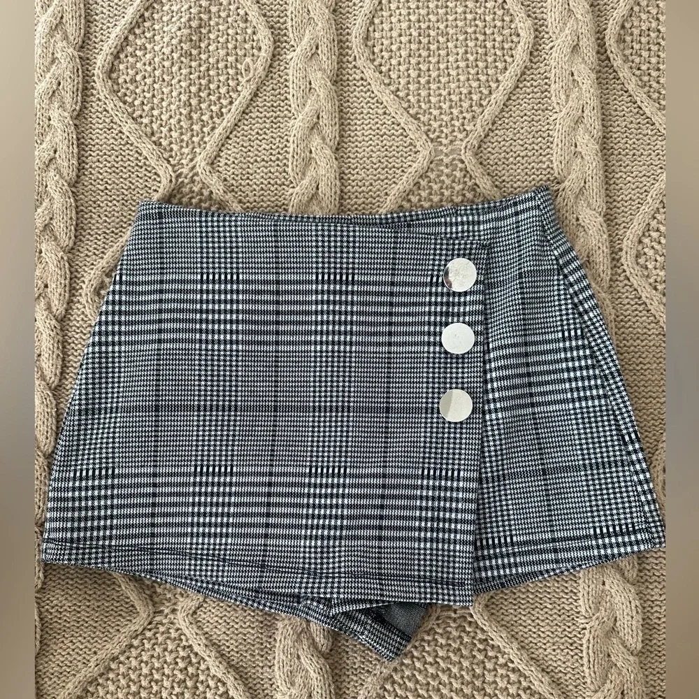 Grey plaid skort